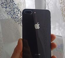 Продам Айфон 8+
