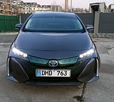 Продам Toyota Prius Prime