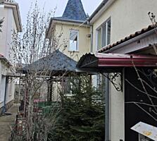 Продам два будинки на 10 сотках у Царському Селі. 350 м2.