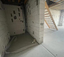 Продам 2-х уровневую квартиру в Лесках (ТЦ "Ривьера")