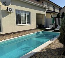 Предлагается к продаже современный 2-этажный дом с бассейном в уютном 