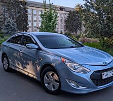 Hyundai Sonata 2012 г. Гибрид. 6-7л. /100 км