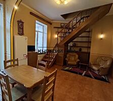 Продаж дворівневої 4-х к.квартири метро УНІВЕРСИТЕТ по вул. ...