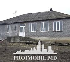 Vă propunem spre vânzare această casă în Ialoveni, com. Răzeni cu ...