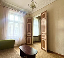 Продаётся трехкомнатная квартира вблизи моря.