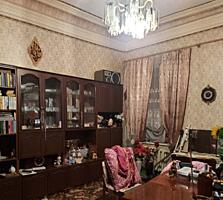 Продаю 2-кімнатну квартиру центр вулиця Бєдзая