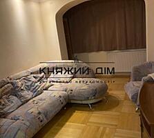 Продаж 3-кімнатної квартири на Виноградарі, проспект Василя Порика, ..