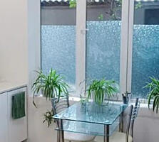 Продам современную 2х комнатную квартиру, рядом центр.