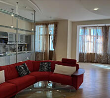 Трехкомнатная Французский бульвар.