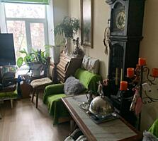 Продаётся однокомнатная квартира в центре.