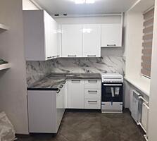 Центр продам после кап. ремонта 3комн. Под ключ, тёплые полы, мебель