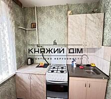 Продаж 1-кімнатна квартира на Райдужному масиві, вул. Вершигори, 9-а. 