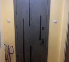 Продаж половини трикімнатної квартири, О. Пчілки 2б