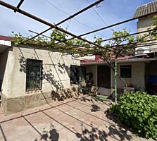 Продам дом на Черемушках с большим участком.