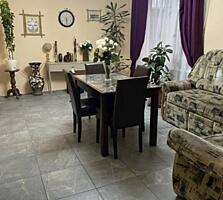 Продам уютный двухэтажный дом в пгт Великодолинское — просторный, ...