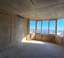 Продается просторная 1-комнатная квартира с видом на море и город в ..