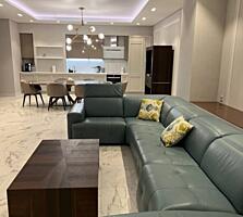 Продается роскошная двухкомнатная квартира с кухней-гостиной в новом .