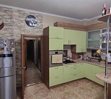 В продаже современная двухкомнатная квартира у моря, расположенная в .