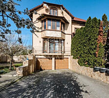 Casă deosebită, amplasată într-un sector rezidențial liniștit din ...