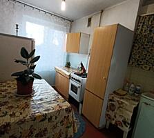 Продаю 2 кім кв Космонавтів 5/9, лоджія, 45/29/8