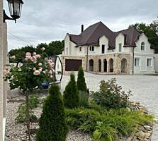 Шикарный дом для комфортной жизни с террасами и прудом