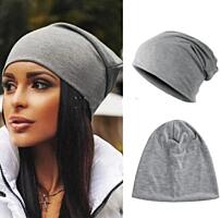 Пальто, куртка джинсовая на меху, шапка, меховые наушники. Центр.