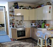 Предлагается к продаже новый дом с гаражом и подвалом, две комнаты, ..