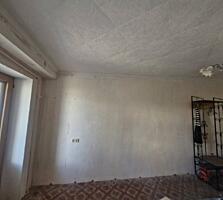 Предлагается к продаже комната в коммунальной квартире с балконом. ...