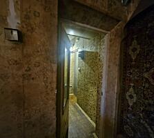 В продаже двухкомнатная квартира на низком этаже в комфортном районе .