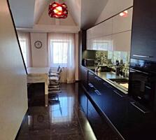 Продаётся стильная двухуровневая квартира студийного варианта. Общая .