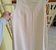 Платье цвет молочный, ткань холодок, прямой крой от 46-50 р-р. Новое.