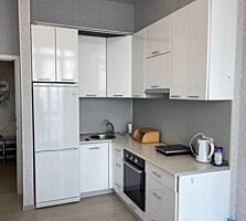 Продам стильну двокімнатну квартиру в новому будинку з видом на море .