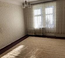 1 комн. в трехкомнатной коммунальной квартире.