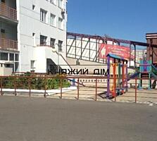 Продается 3-комнатная раздельная квартира площадью 130 м2, по адресу .