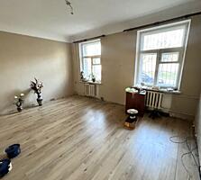 Продается 2х-комнатная СТАЛИНКА. Школа №11