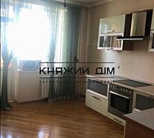 Продаж 3-кімнатної квартири по вул. Пчілки 3А Метро Позняки. Загальна 