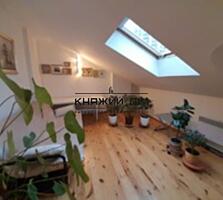 Продаж 5-кімнатної 2-рівневої квартири в царському будинку на вул. ...