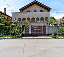 Se vinde casă cu 5 dormitoare în or. Codru, str. Sfântul Gheorghe. ...