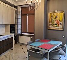 Предлагается к продаже трехкомнатная квартира в доме элит класса в ...