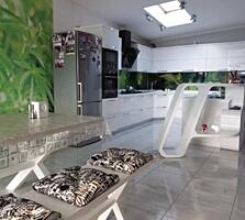 Продается просторный и современный дом в пгт Великодолинское, всего в 