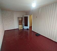 2-комнатная квартира в середине дома 3/9 этаж