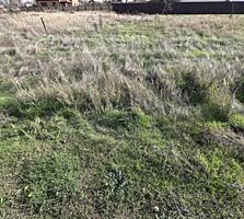 Предлагается чистый и упорядоченный земельный участок, идеально ...