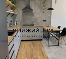 Продаж видової квартири з панорамними вікнами та дизайнерським ...