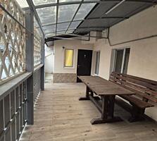 Centru, apartament la sol cu 2 odai + terasa. Gata de trai