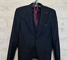 Продам мужской фирменный итальянский костюм Giotelli