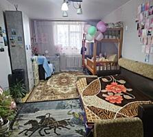 Кировский, 3-ком. 1/5 жилая, частично мебель.