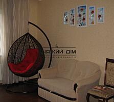 БЕЗ КОМІСІЇ! Пропонується на продаж шикарний 3-поверховий будинок + ..