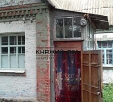 Продаж житлового цегляного 1 поверхового 2/3 частини будинку, ...