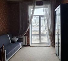 В продаже уютная и светлая комната в коммунальной квартире, ...