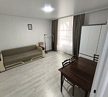 Отличная с мебелью.